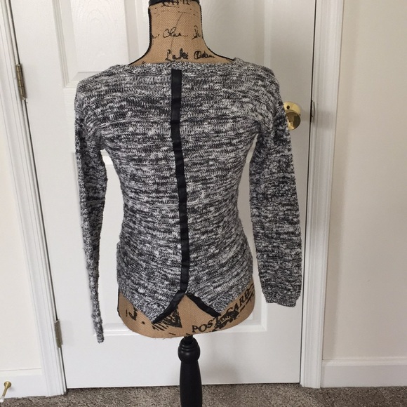 Black and white sweater - Picture 2 of 3